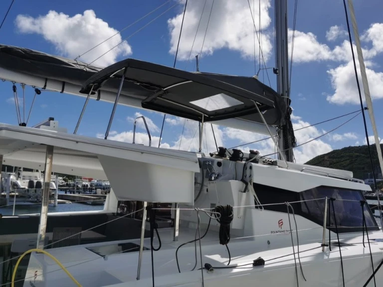 Wynajem Katamaran Fountaine Pajot z patentem 