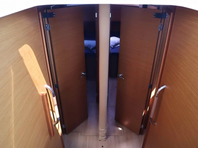 Wynajem łodzi Jeanneau Sun Loft 47 (7 cab.) w Nea Peramos na SamBoat 