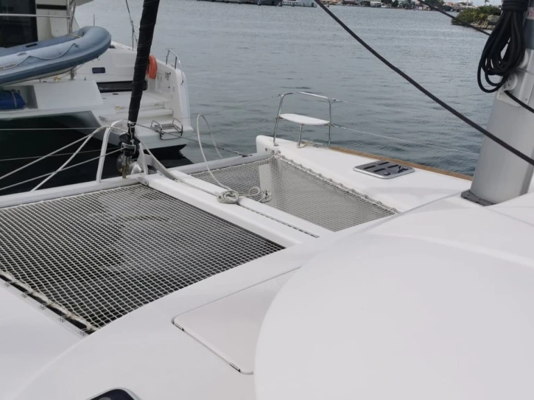 Wynajem Katamaran Lagoon z patentem 