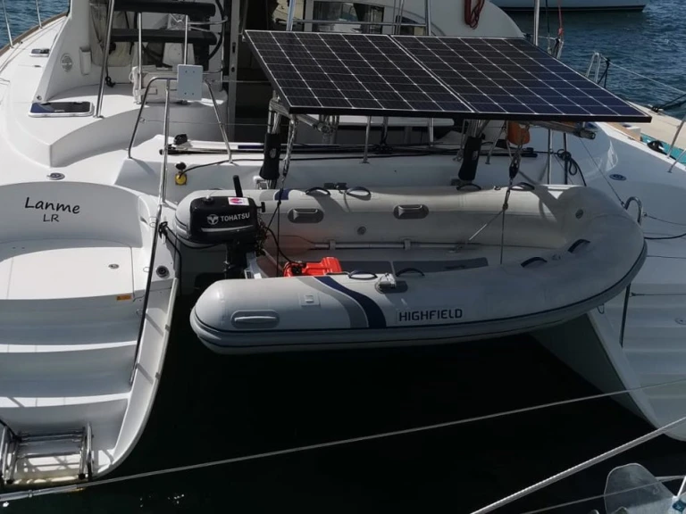 Lagoon Lagoon 380 między profesjonalistami a osobami prywatnymi w Propriano