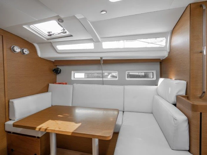 Wynajem łodzi Nea Peramos tanio Sun Odyssey 440