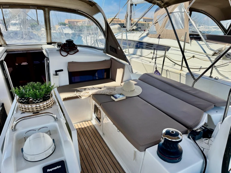Wynajmij Jeanneau Sun Odyssey 490 w Nea Peramos