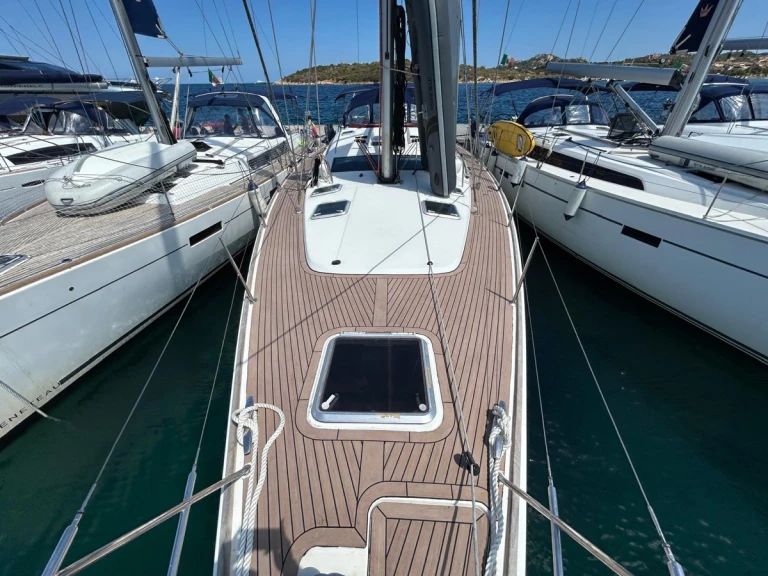 Wynajmij Jeanneau Sun Odyssey 54 DS w Cugnana Verde