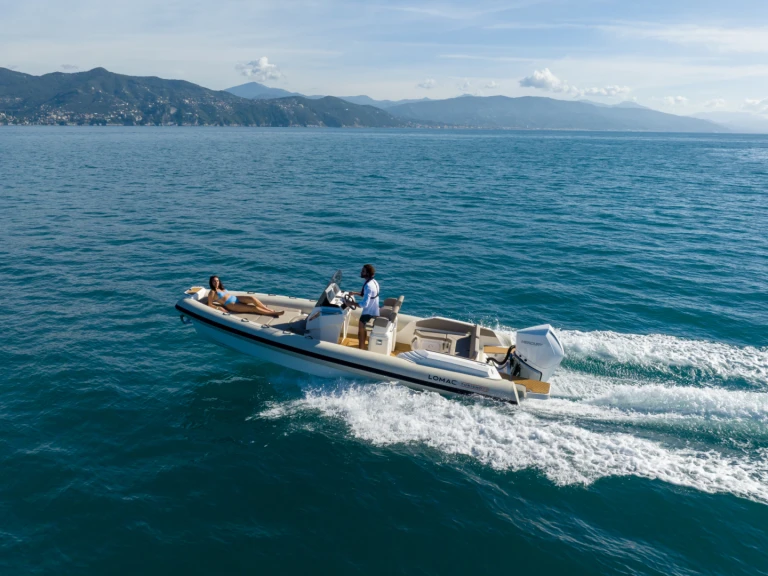 Wynajem Łódż półsztywna Lomac z patentem 