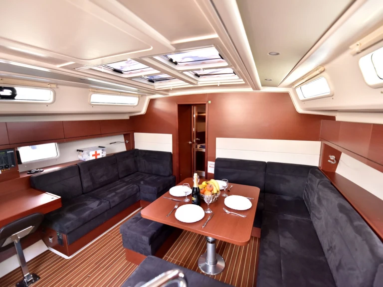 Hanse Hanse 458 między profesjonalistami a osobami prywatnymi w Goecek