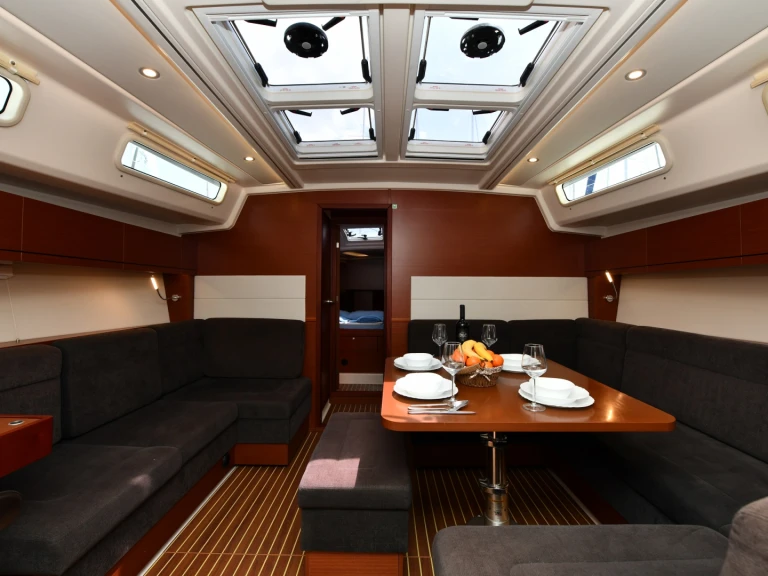 Wynajem Żaglowiec Hanse z patentem 