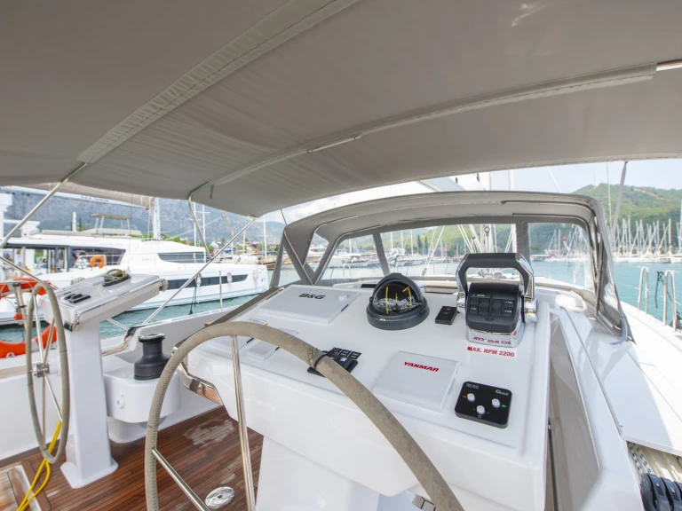 Wynajem Żaglowiec Hanse z patentem 