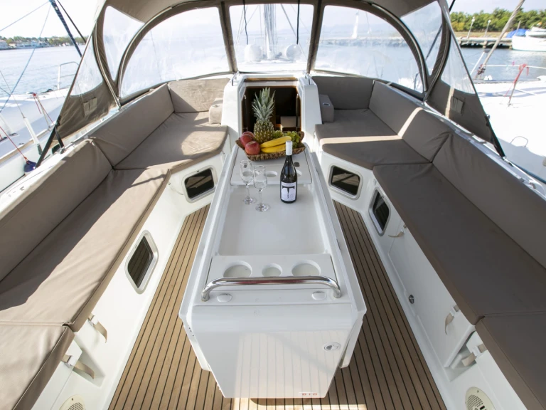 Żaglowiec do wynajmu w Nea Peramos w najlepszej cenie