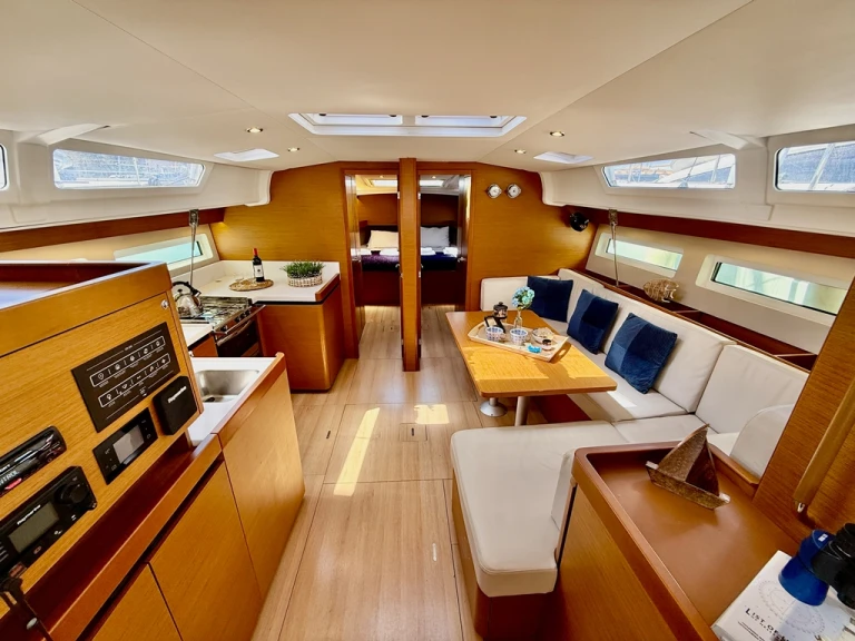 Żaglowiec do wynajmu w Nea Peramos w najlepszej cenie