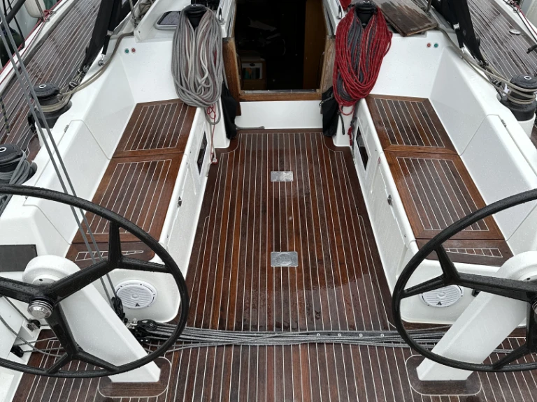 Wynajem łodzi Punat tanio Solaris One 44