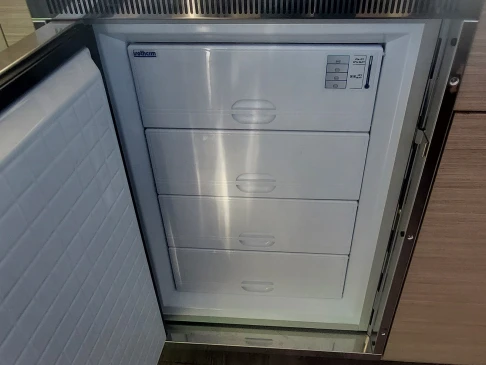 Wynajem Katamaran Lagoon z patentem 