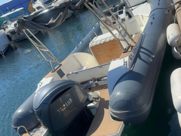 Wynajem Łódż półsztywna w Fréjus - Capelli Tempest 775 Open