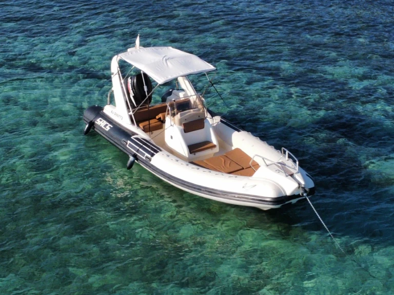 Łódż półsztywna do wynajmu w Bonifacio w najlepszej cenie