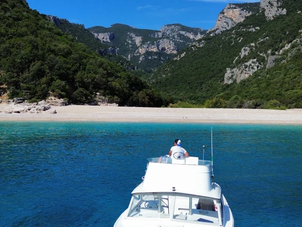 Bertram Bertram 25 między profesjonalistami a osobami prywatnymi w Orosei