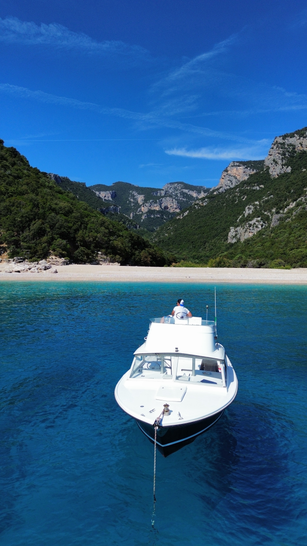 Bertram Bertram 25 między profesjonalistami a osobami prywatnymi w Orosei