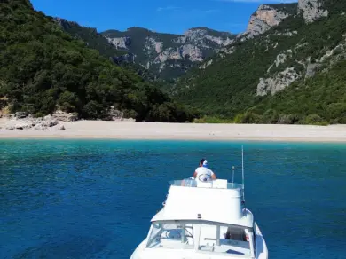 Bertram Bertram 25 między profesjonalistami a osobami prywatnymi w Orosei