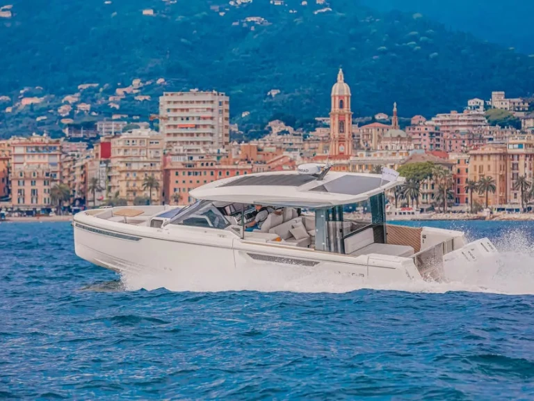 Saxdor 400 GTO między profesjonalistami a osobami prywatnymi w Cogolin