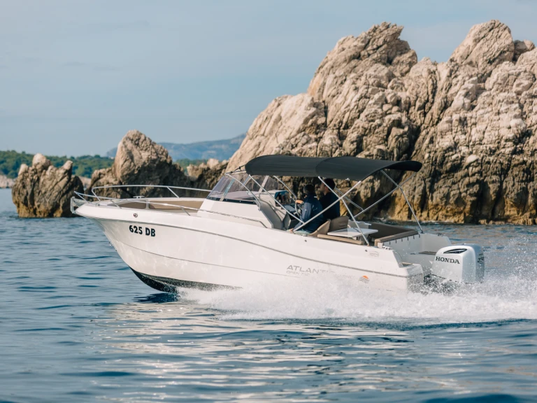 Atlantic open 750 między profesjonalistami a osobami prywatnymi w Split Port