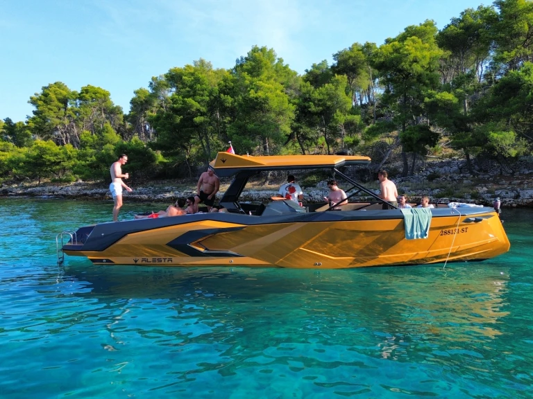 Wynajem Motorówka w Split - Alesta Marine Raptor parasailing