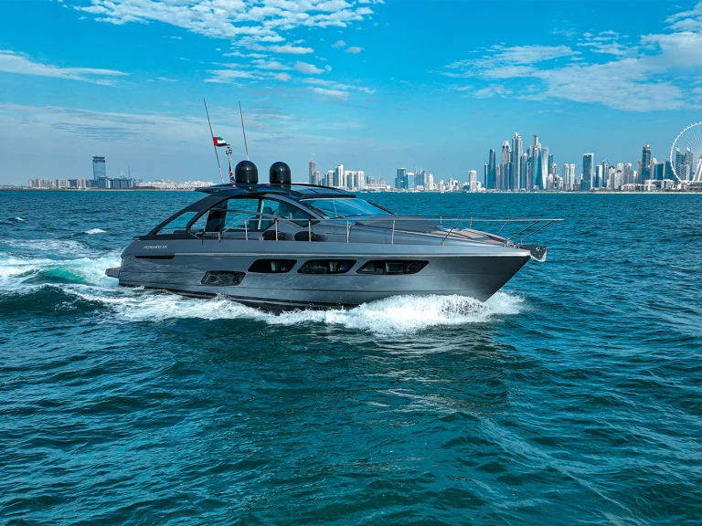 Wynajem łodzi Dubai Marina tanio Pershing 5x