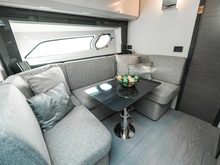 Wynajem łodzi Pershing Pershing 5x w Dubai Marina na SamBoat 