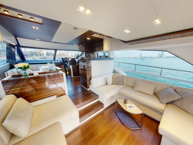 Ferretti FERRETTI 670 między profesjonalistami a osobami prywatnymi w Dubai Marina