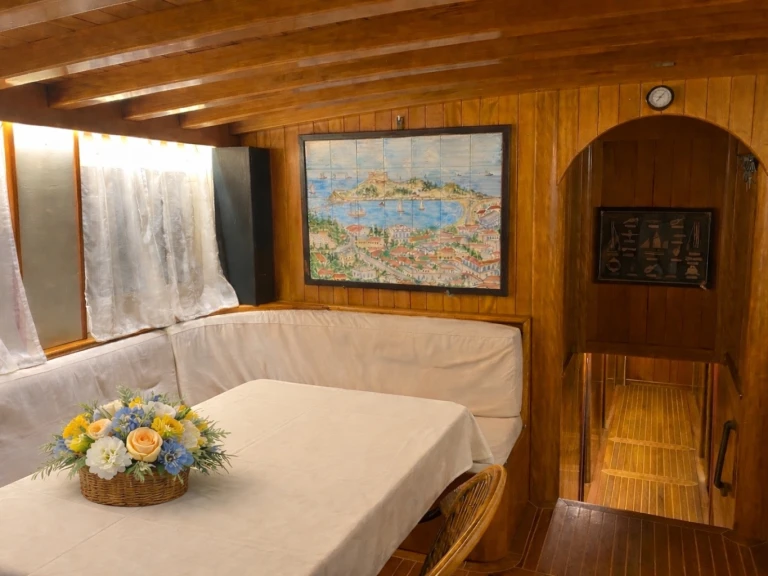  Gulet między profesjonalistami a osobami prywatnymi w Carloforte