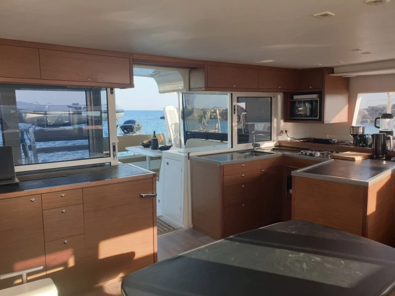 Wynajem Katamaran Lagoon z patentem 