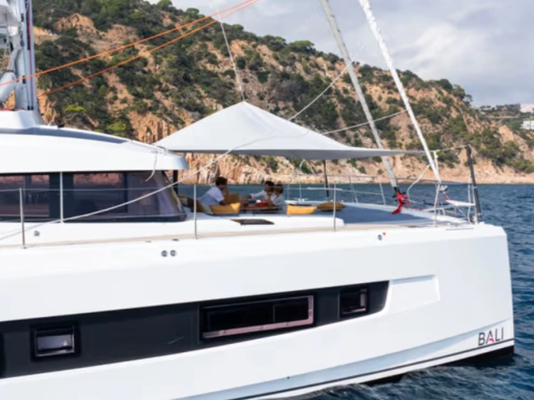 Wynajem Katamaran Bali z patentem 