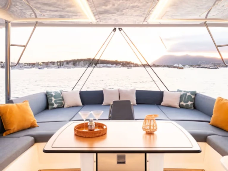 Wynajem łodzi Raiatea Island tanio Bali 5.2 - 6 + 2 cab.