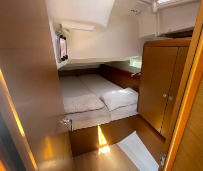 Jeanneau Sun Odyssey 419 między profesjonalistami a osobami prywatnymi w Paros (wyspa)