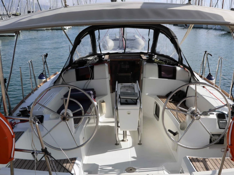 Wynajmij Jeanneau Sun Odyssey 379 (3 cab.) w Alimos