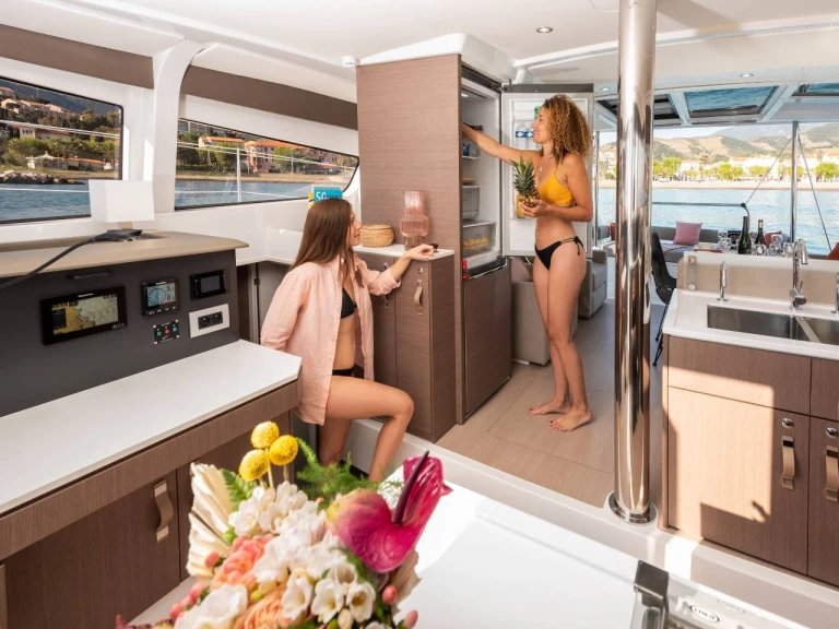 Wynajem łodzi Volos tanio Bali 4.2 (5 cab.)