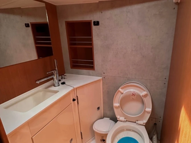 Wynajem Żaglowiec Bavaria z patentem 