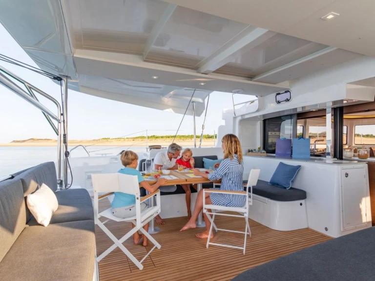 Wynajem łodzi Lagoon Lagoon 46 (6 cab.) w Nea Peramos na SamBoat 