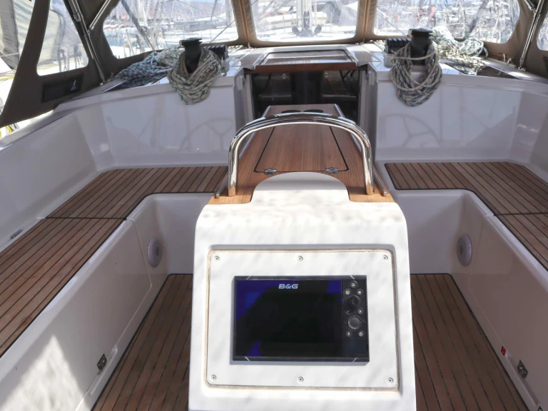 Wynajem łodzi Bavaria Bavaria C42 (3 cab.) w Paros (wyspa) na SamBoat 