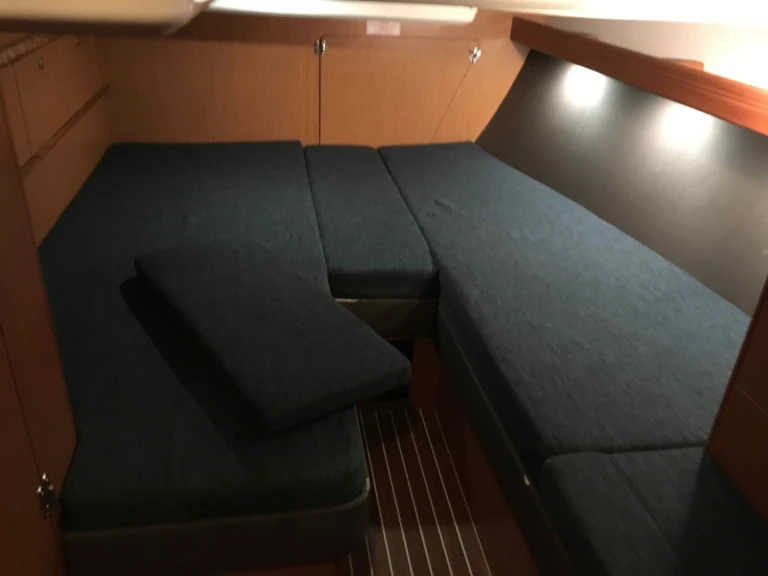 Wynajem w Alimos- Bavaria Bavaria Cruiser 56 (6 cab.) na SamBoat