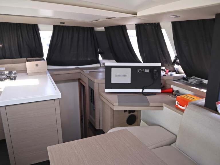Wynajem w Nea Peramos- Fountaine Pajot Astréa 42 Maestro (5 cab.) na SamBoat