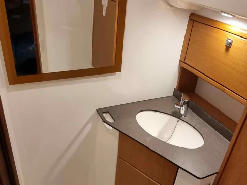 Bavaria Bavaria Cruiser 51 (5 cab.) między profesjonalistami a osobami prywatnymi w Skiathos