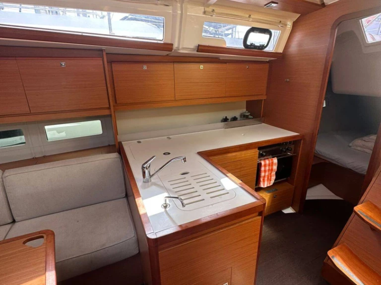 Wynajmij Dufour Dufour 390 (3 cab.) w Alimos