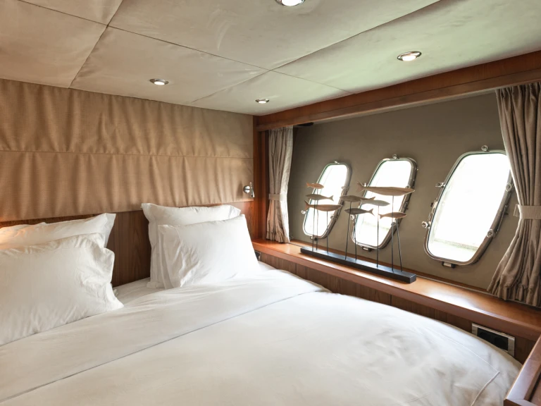 Wynajmij Luksusowy jacht z lub bez skippera Sunseeker w Ao Po