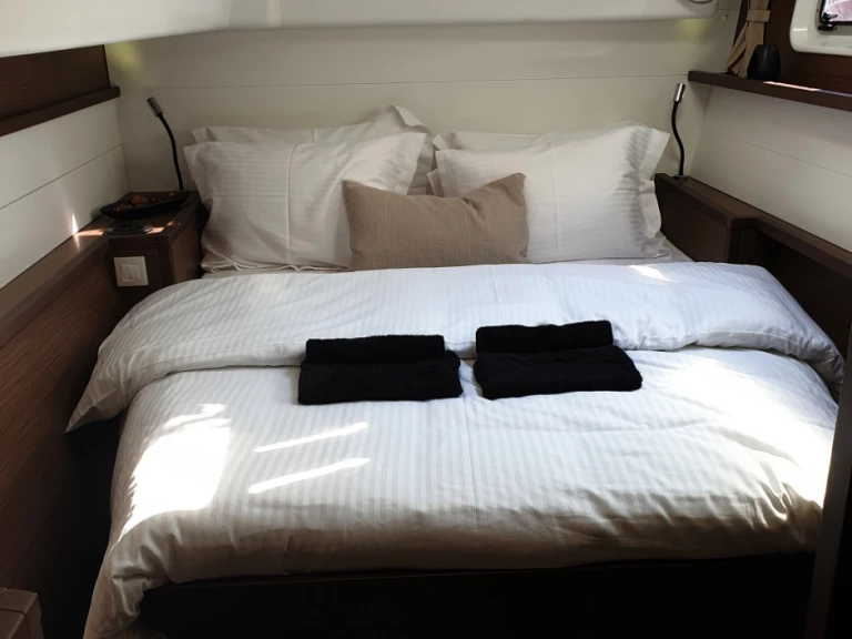 Lagoon Lagoon 450 F między profesjonalistami a osobami prywatnymi w Vlychada