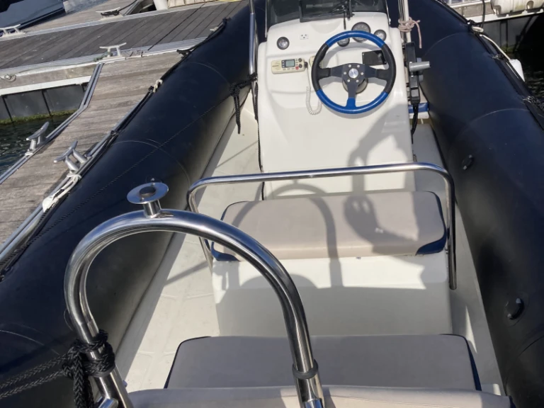 Wynajmij Łódż półsztywna z lub bez skippera Bombard w Larmor-Plage