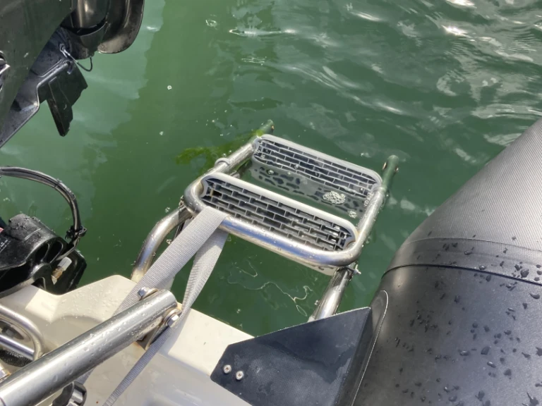 Łódż półsztywna do wynajmu w Larmor-Plage w najlepszej cenie