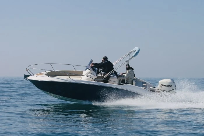 Wynajem łodzi Porto di Salerno tanio Bermuda 690