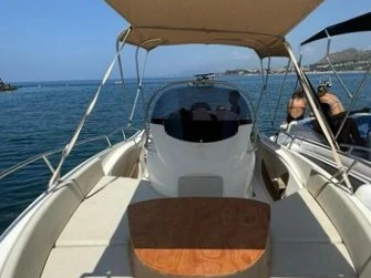 Wynajmij Romar Bermuda 690 w Porto di Salerno