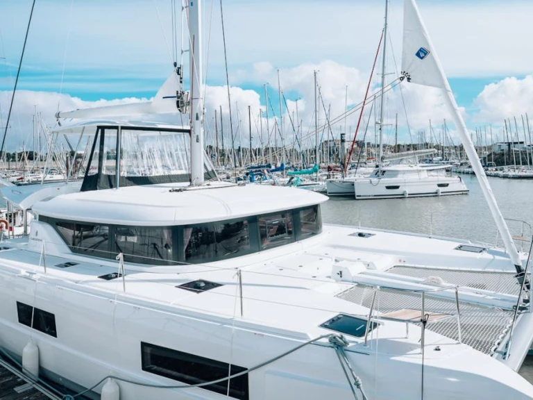 Wynajmij Katamaran z lub bez skippera Lagoon w Pointe-à-Pitre