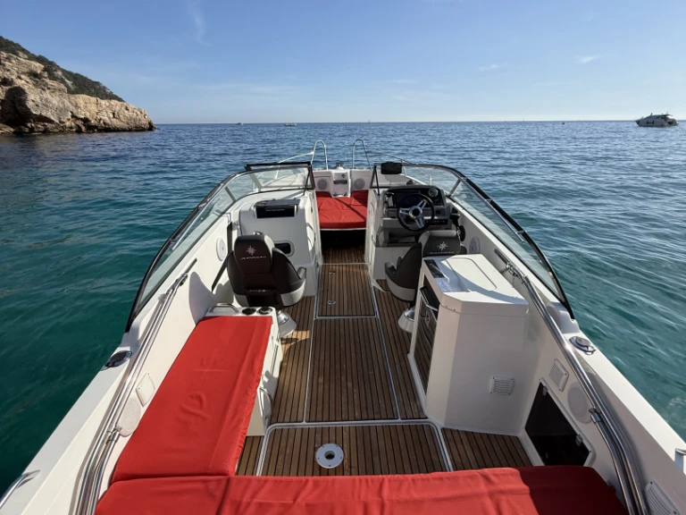 Wynajmij Jeanneau Cap Camarat 7.5 BR w Saint-Cyr-sur-Mer