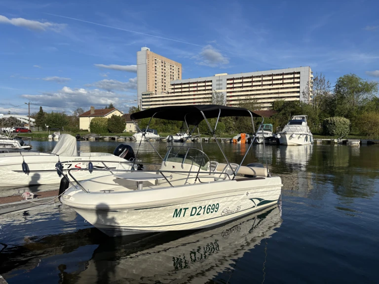 Wynajem Motorówka Jeanneau z patentem 