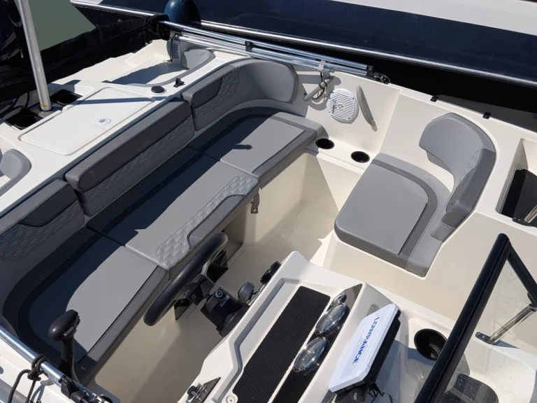 Wynajmij Motorówka z lub bez skippera Bayliner w La Rochelle